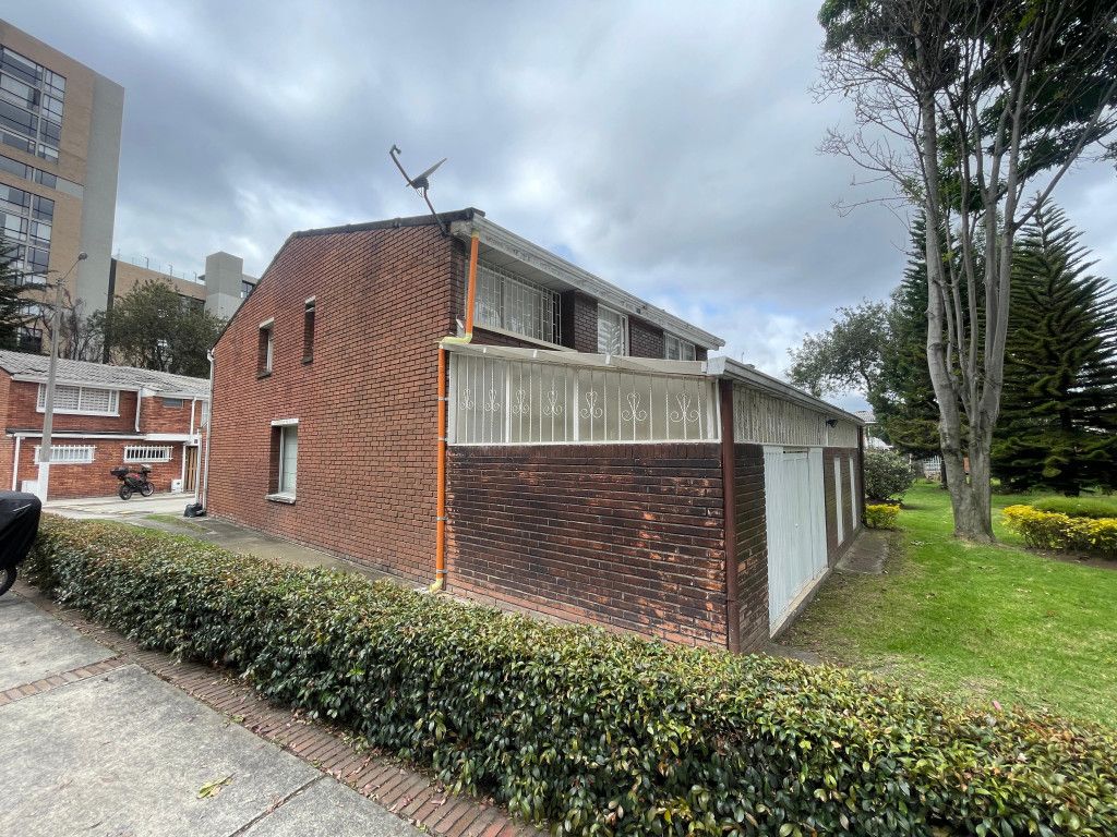 Casa en venta Cundinamarca Bogotá Ub Cordoba Niza 234 m2 Habitaciones 5 Baños 3 Garajes 4 Precio $1200000000