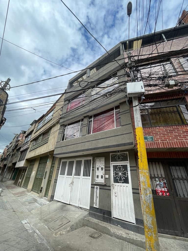 Casa en venta Cundinamarca Bogotá San Pedro De Tibabuyes 280 m2 Habitaciones 11 Baños 4 Garajes 1 Precio $650000000