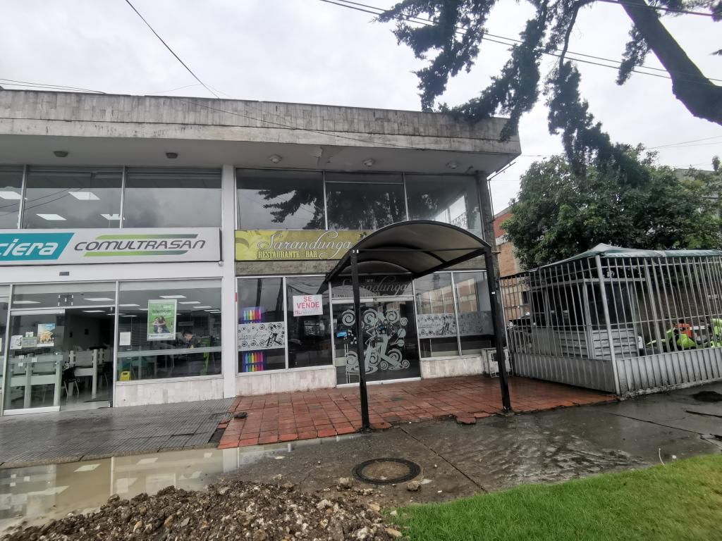 Local en venta Cundinamarca Bogotá Granjas De Techo 350 m2 Habitaciones 0 Baños 3 Garajes 1 Precio $1900000000