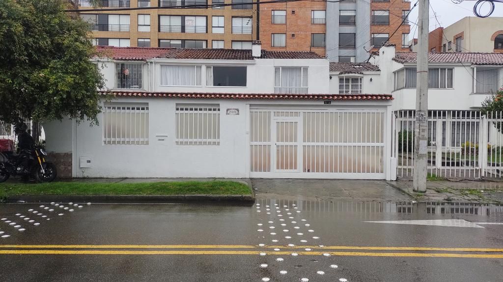 Oficina en arriendo Cundinamarca Bogotá Los Cedritos 340 m2 Habitaciones 0 Baños 5 Garajes 5 Precio $8000000