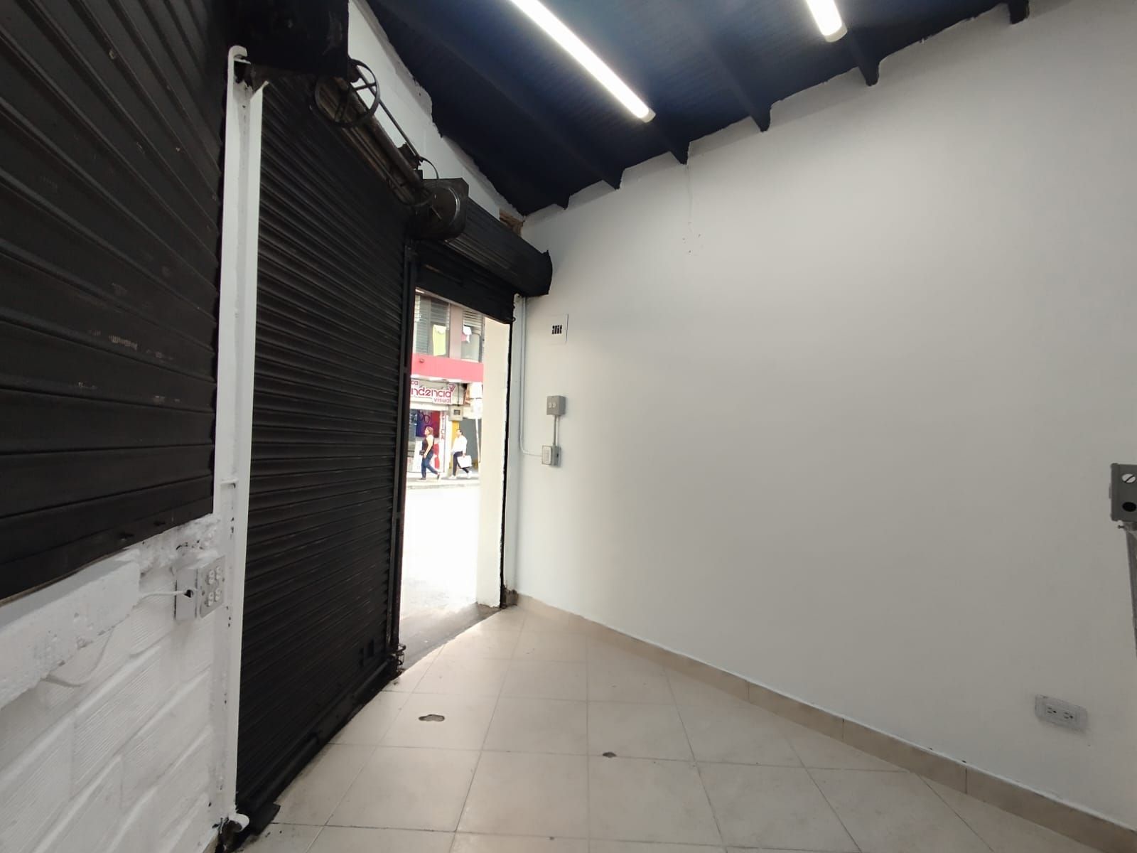 Local en arriendo Antioquia Medellín La Candelaria 15 m2 Habitaciones 0 Baños 0 Garajes 0 Precio $2400000