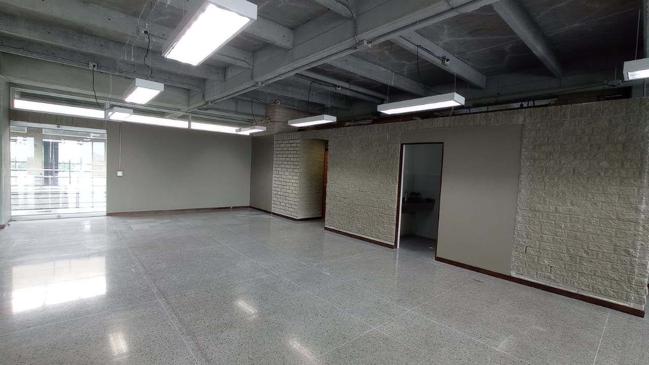 Local en arriendo Antioquia Medellín Guayabal 350 m2 Habitaciones 0 Baños 2 Garajes 4 Precio $18650000