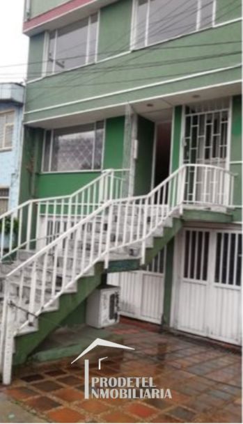 Casa en arriendo o venta Cundinamarca Bogotá Normandia Occidental 429 m2 Habitaciones 4 Baños 3 Garajes 1 Precio venta $1080000000 Precio arriendo $4500000