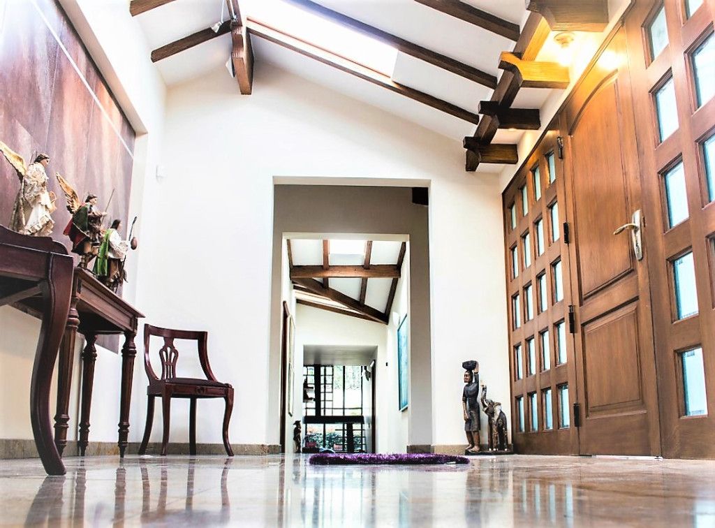 Casa en arriendo Cundinamarca Bogotá Niza Norte 370 m2 Habitaciones 5 Baños 3 Garajes 4 Precio $9500000