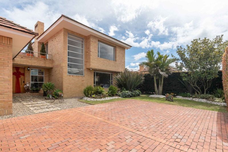 Casa en venta Cundinamarca Cajicá Vda Canelon 353 m2 Habitaciones 3 Baños 3 Garajes 5 Precio $1780000000