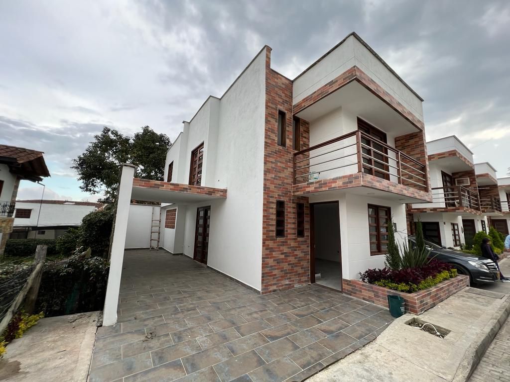 Casa en arriendo Antioquia La Ceja Centro 160 m2 Habitaciones 4 Baños 3 Garajes 2 Precio $3200000