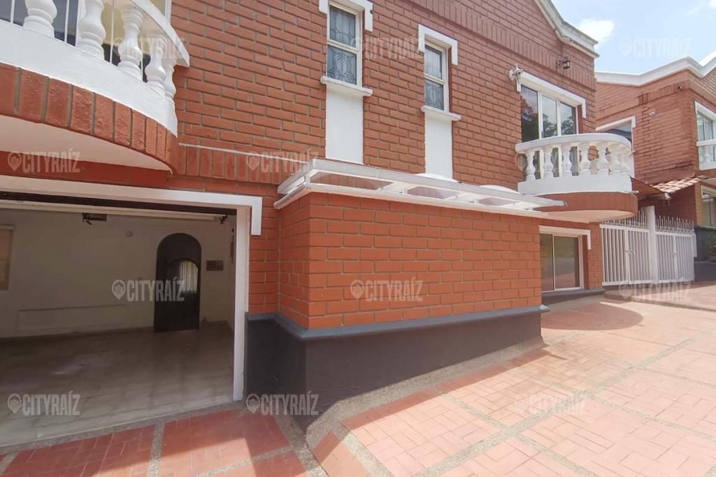 Casa en arriendo Antioquia Medellín Asomadera No2 300 m2 Habitaciones 3 Baños 5 Garajes 3 Precio $6800000