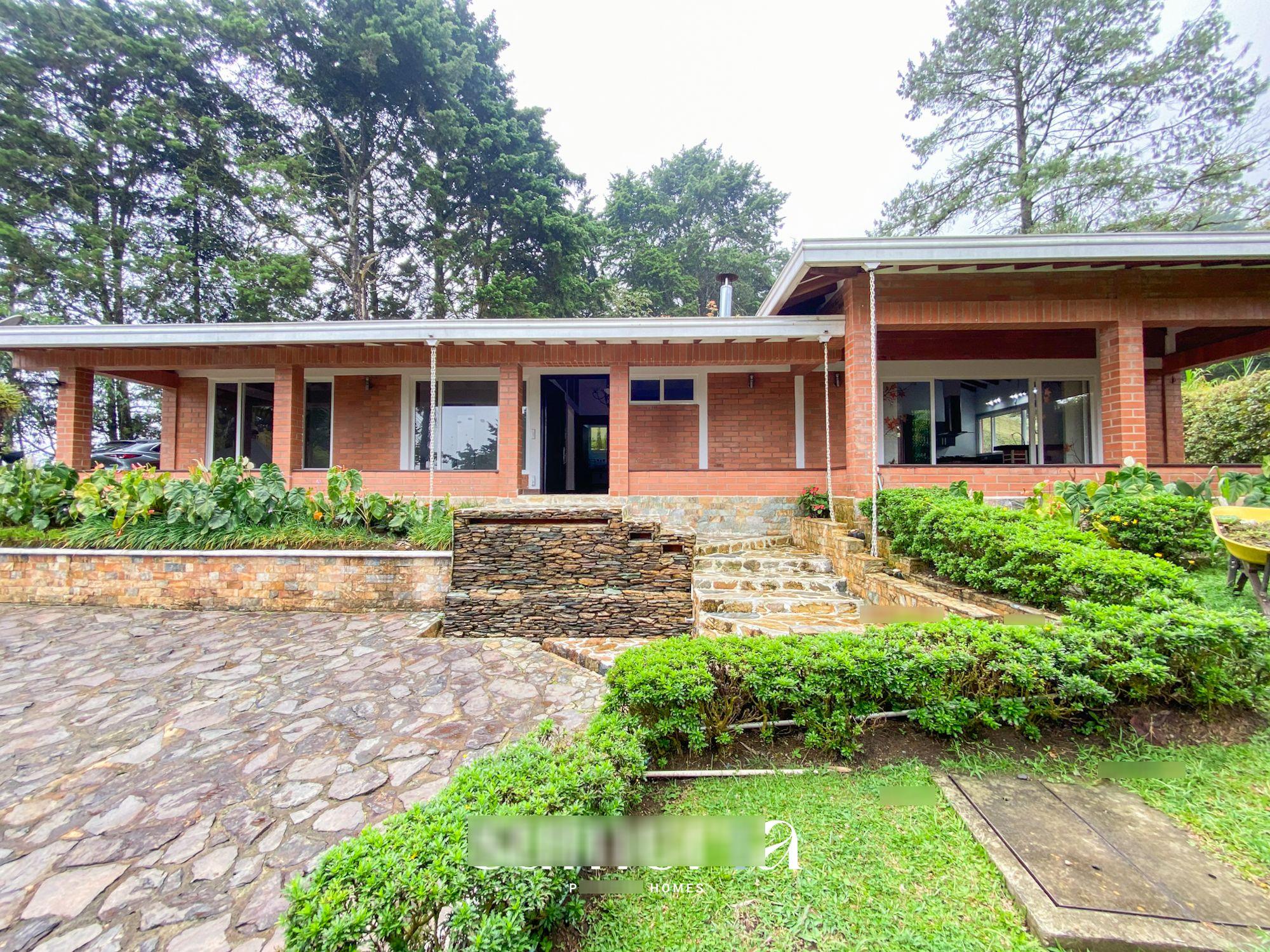 Finca en arriendo o venta Antioquia Envigado Las Palmas 3050 m2 Habitaciones 3 Baños 3 Garajes 4 Precio venta $2500000000 Precio arriendo $9000000