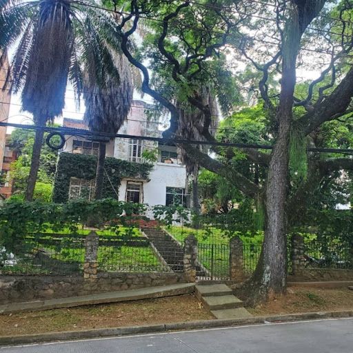 Casa en arriendo Valle Del Cauca Cali San Fernando Viejo 1100 m2 Habitaciones 6 Baños 3 Garajes 0 Precio $12000000