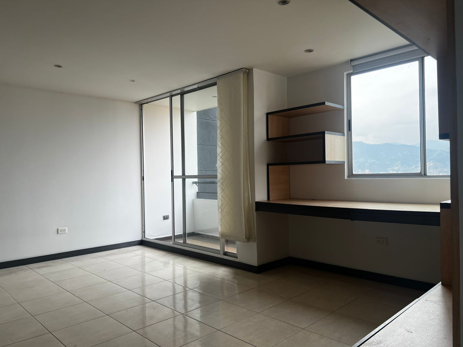 Apartamento en arriendo o venta Antioquia Envigado Uribe Ángel 68 m2 Habitaciones 2 Baños 2 Garajes 1 Precio venta $410000000 Precio arriendo $2750000