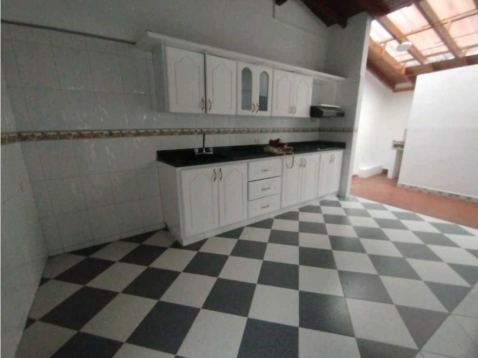 Apartamento en arriendo Antioquia Itagüí Centro 95 m2 Habitaciones 3 Baños 2 Garajes 0 Precio $2200000