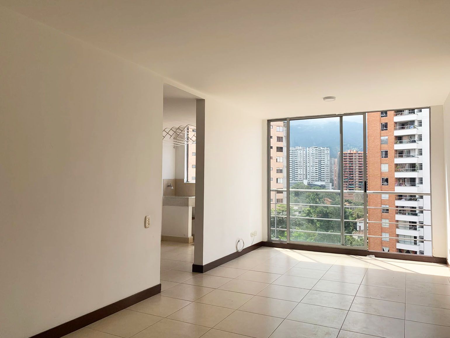 Apartamento en arriendo Antioquia Envigado El Esmeraldal 72 m2 Habitaciones 2 Baños 2 Garajes 1 Precio $3750000