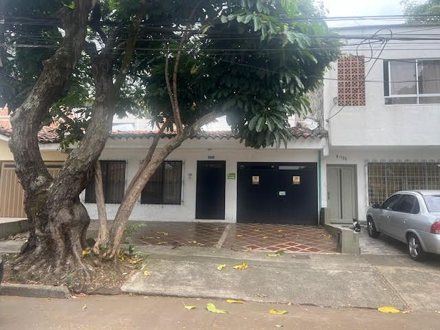 Casa en venta Valle Del Cauca Cali Cañaveralejo - Seguros Patria 220 m2 Habitaciones 4 Baños 3 Garajes 1 Precio $600000000