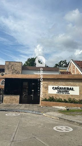 Casa en venta Santander Floridablanca Br Versalles Campestre 200 m2 Habitaciones 3 Baños 3 Garajes 1 Precio $780000000