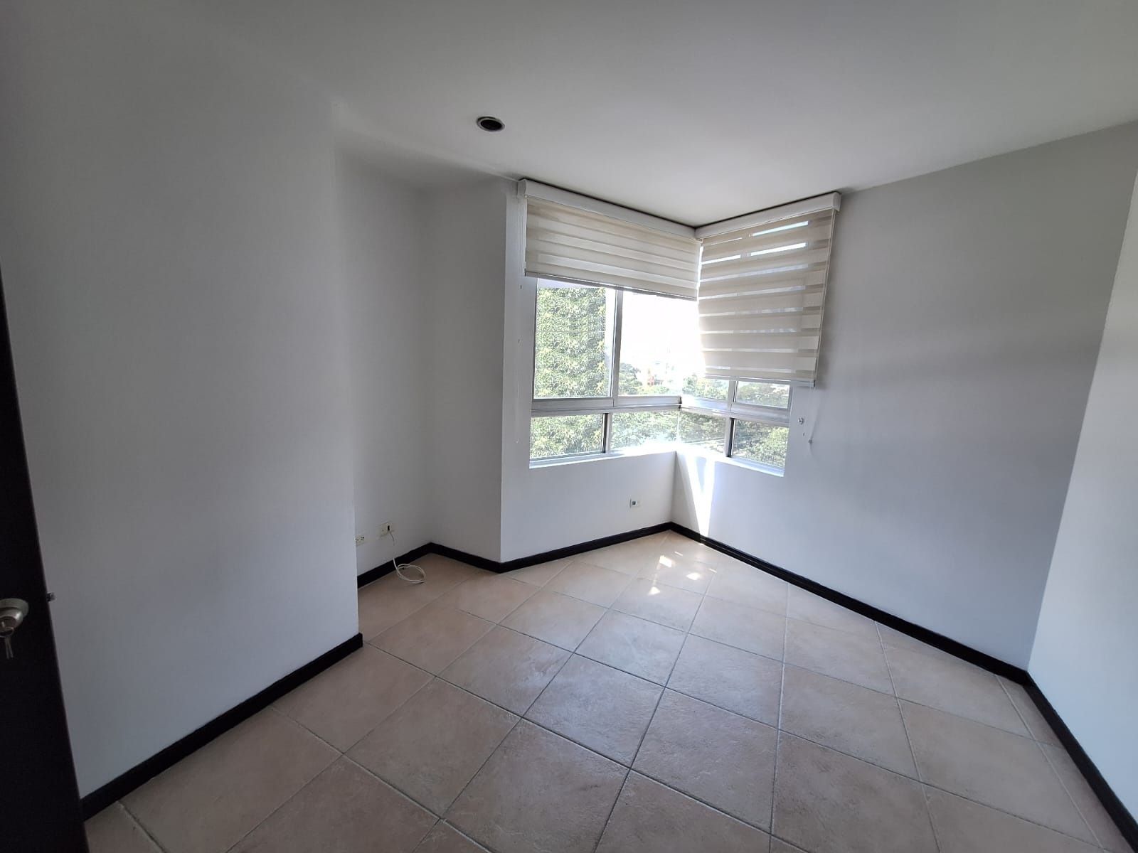 Apartamento en arriendo Antioquia Medellín Castropol 80 m2 Habitaciones 3 Baños 2 Garajes 1 Precio $3300000