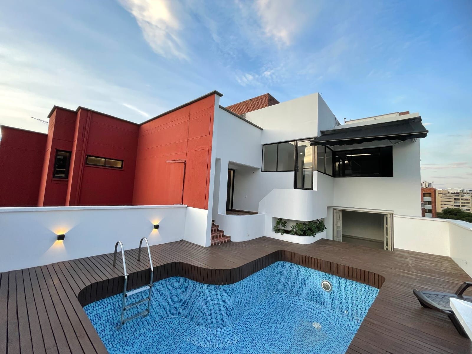 Apartamento en arriendo o venta Valle Del Cauca Cali Santa Teresita 364 m2 Habitaciones 4 Baños 5 Garajes 2 Precio venta $1650000000 Precio arriendo $8800000