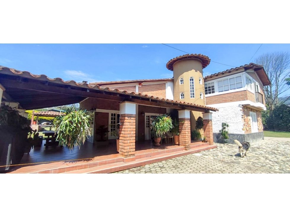 Lote en arriendo Antioquia El Carmen De Viboral El Carmen De Viboral 4000 m2 Habitaciones 0 Baños 5 Garajes 2 Precio $25000000