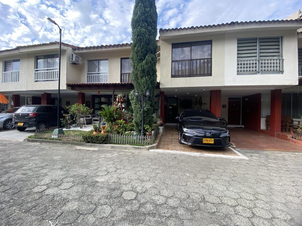 Casa en venta Valle Del Cauca Cali Quintas De Don Simón 200 m2 Habitaciones 3 Baños 3 Garajes 1 Precio $680000000