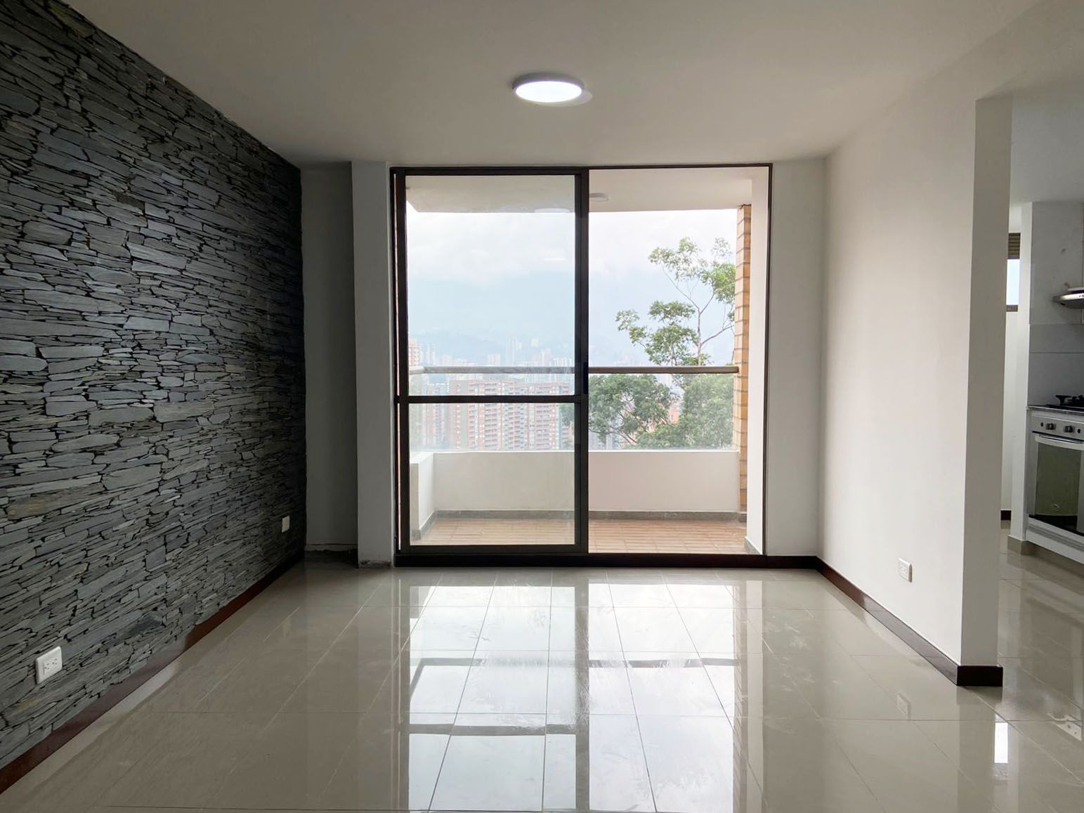 Apartamento en arriendo Antioquia Envigado Alcalá 80 m2 Habitaciones 3 Baños 2 Garajes 1 Precio $2550000