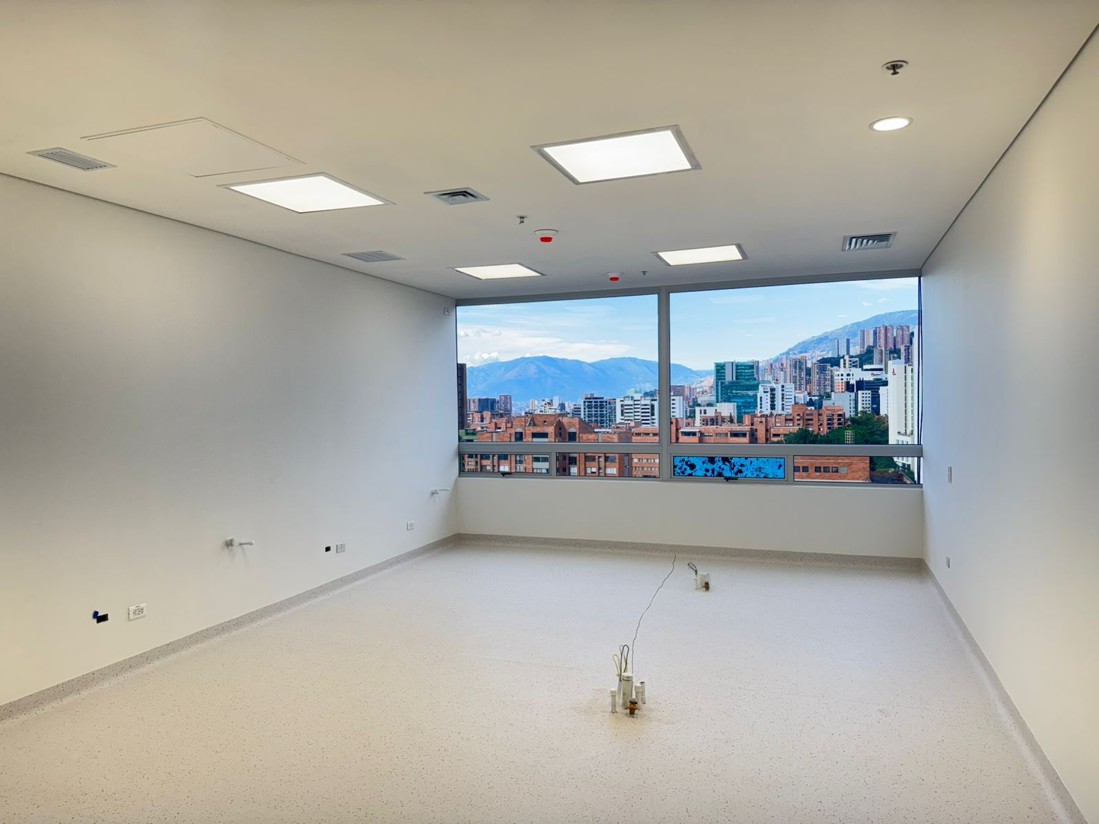 Consultorio en arriendo Antioquia Medellín La Aguacatala 50 m2 Habitaciones 0 Baños 1 Garajes 0 Precio $7600000