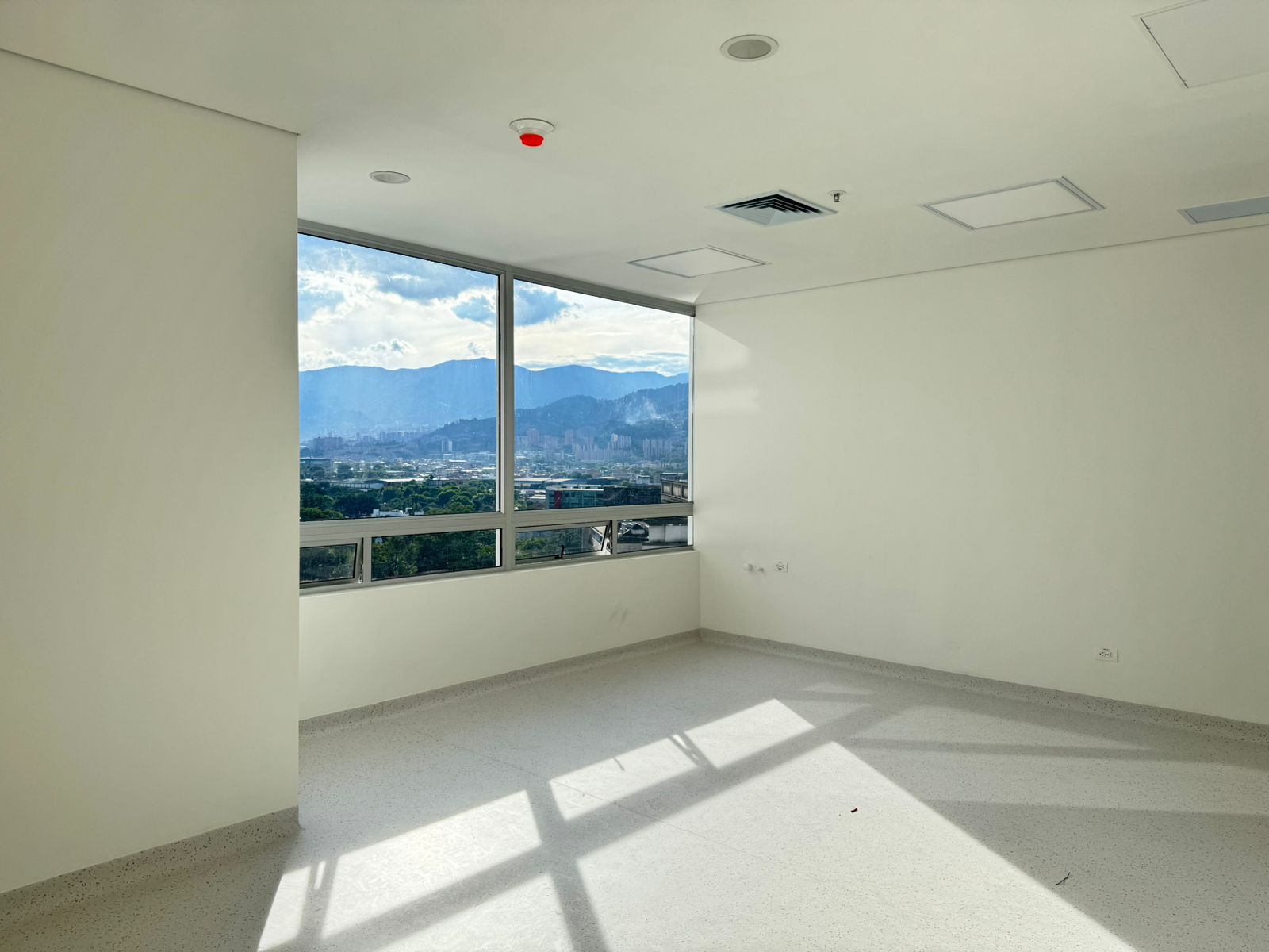 Consultorio en arriendo Antioquia Medellín La Aguacatala 48 m2 Habitaciones 0 Baños 1 Garajes 0 Precio $7000000