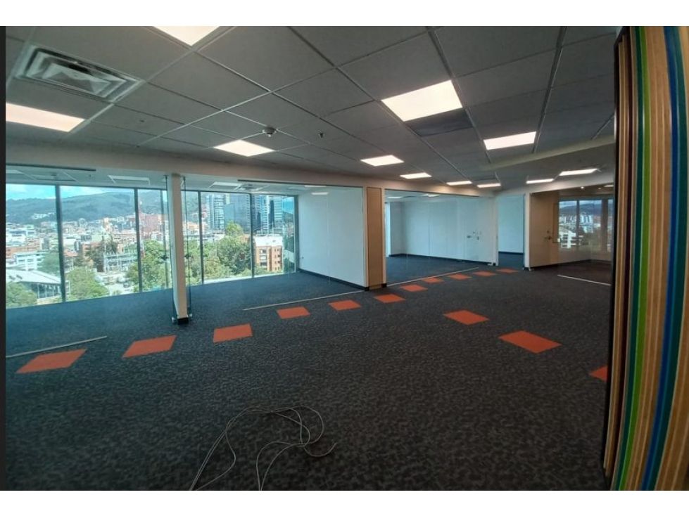 Oficina en arriendo Cundinamarca Bogotá Santa Barbara Oriental 198 m2 Habitaciones 0 Baños 1 Garajes 4 Precio $17250000