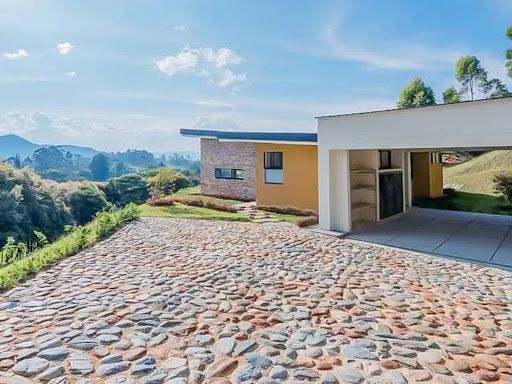 Casa en venta Antioquia El Carmen De Viboral El Carmen De Viboral 4440 m2 Habitaciones 3 Baños 4 Garajes 2 Precio $1350000000