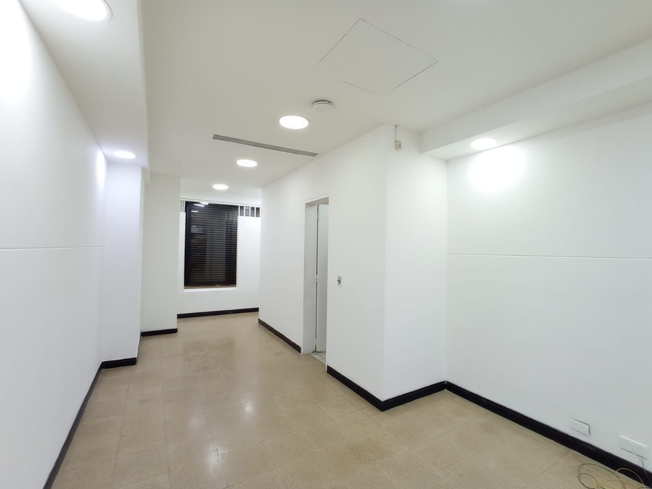 Local en arriendo Antioquia Medellín El Salvador 37 m2 Habitaciones 0 Baños 1 Garajes 0 Precio $7000000