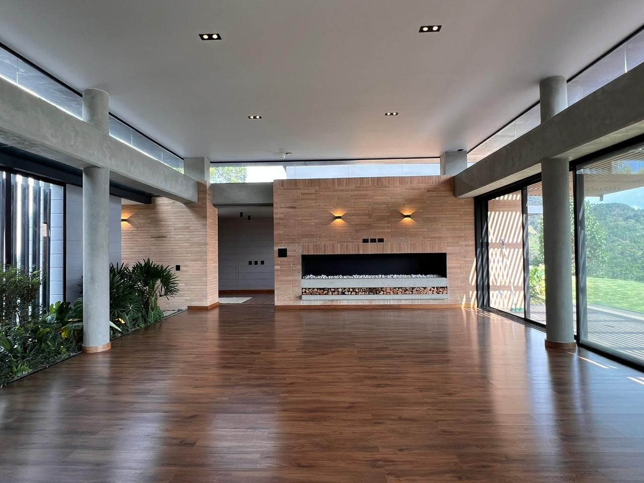 Casa en arriendo o venta Antioquia El Retiro Villa Elena 450 m2 Habitaciones 3 Baños 4 Garajes 2 Precio venta $4100000000 Precio arriendo $20200000