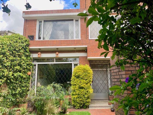 Casa en venta Cundinamarca Bogotá Estoril 261 m2 Habitaciones 4 Baños 3 Garajes 2 Precio $1300000000