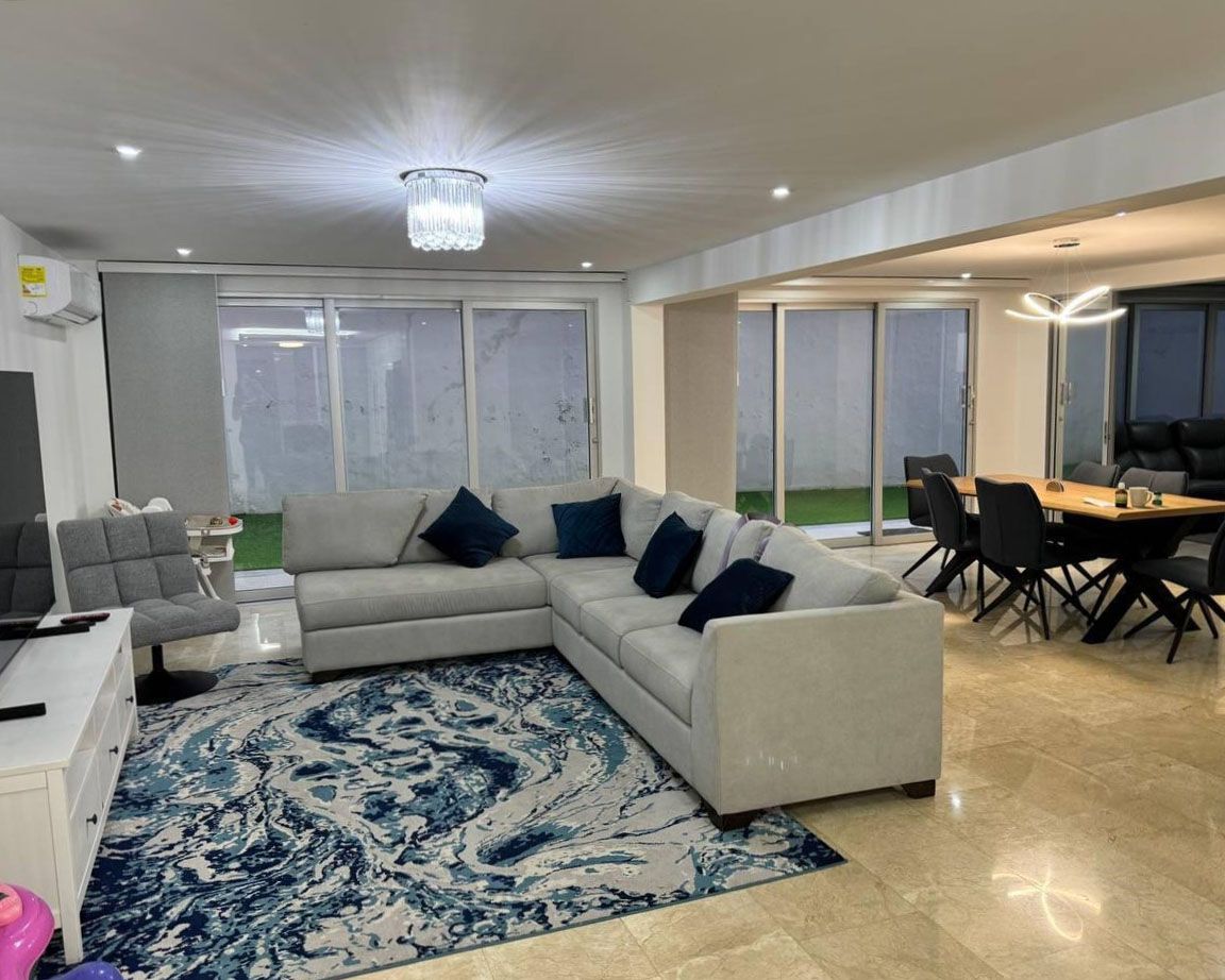 Casa en arriendo Antioquia Medellín Naranjitos 334 m2 Habitaciones 4 Baños 5 Garajes 2 Precio $12200000