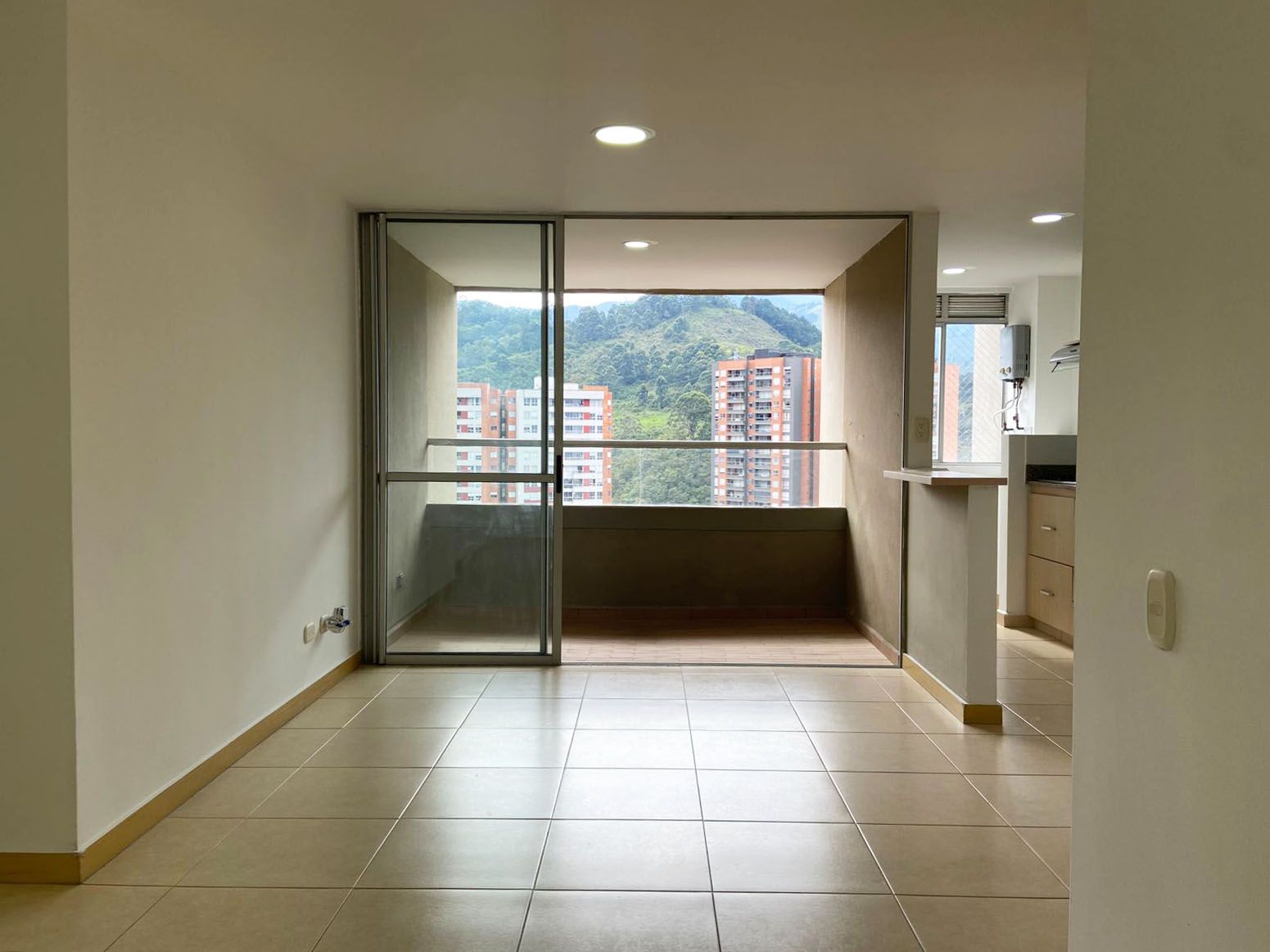 Apartamento en arriendo Antioquia Sabaneta Vereda Cañaveralejo 68 m2 Habitaciones 3 Baños 2 Garajes 1 Precio $2650000