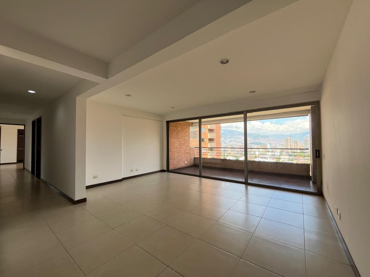 Apartamento en arriendo Antioquia Medellín Mirador Del Doce 172 m2 Habitaciones 3 Baños 4 Garajes 2 Precio $7500000