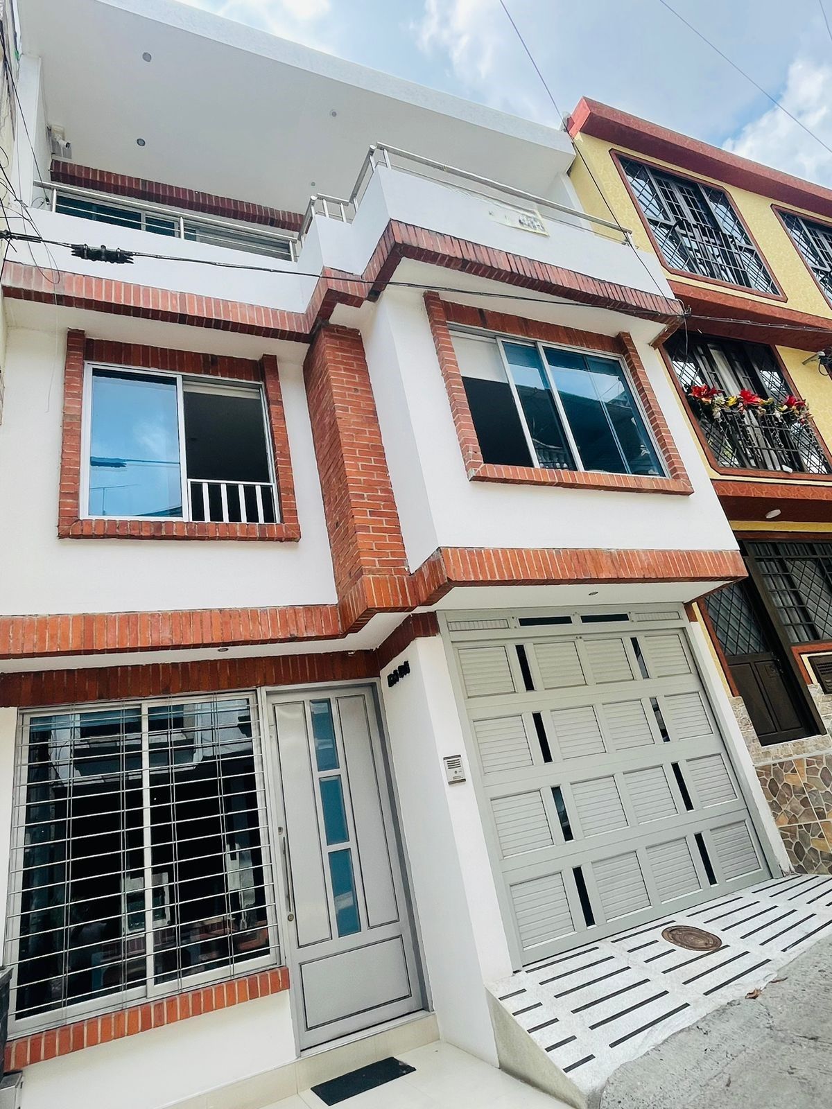 Casa en arriendo o venta Tolima Ibagué Hacienda Piedra Pintada 216 m2 Habitaciones 5 Baños 4 Garajes 1 Precio venta $700000000 Precio arriendo $3700000