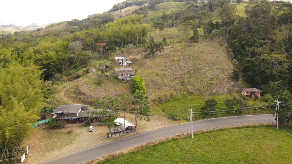 Finca en venta Valle Del Cauca Calima Calima 447 m2 Habitaciones 6 Baños 5 Garajes 10 Precio $1300000000