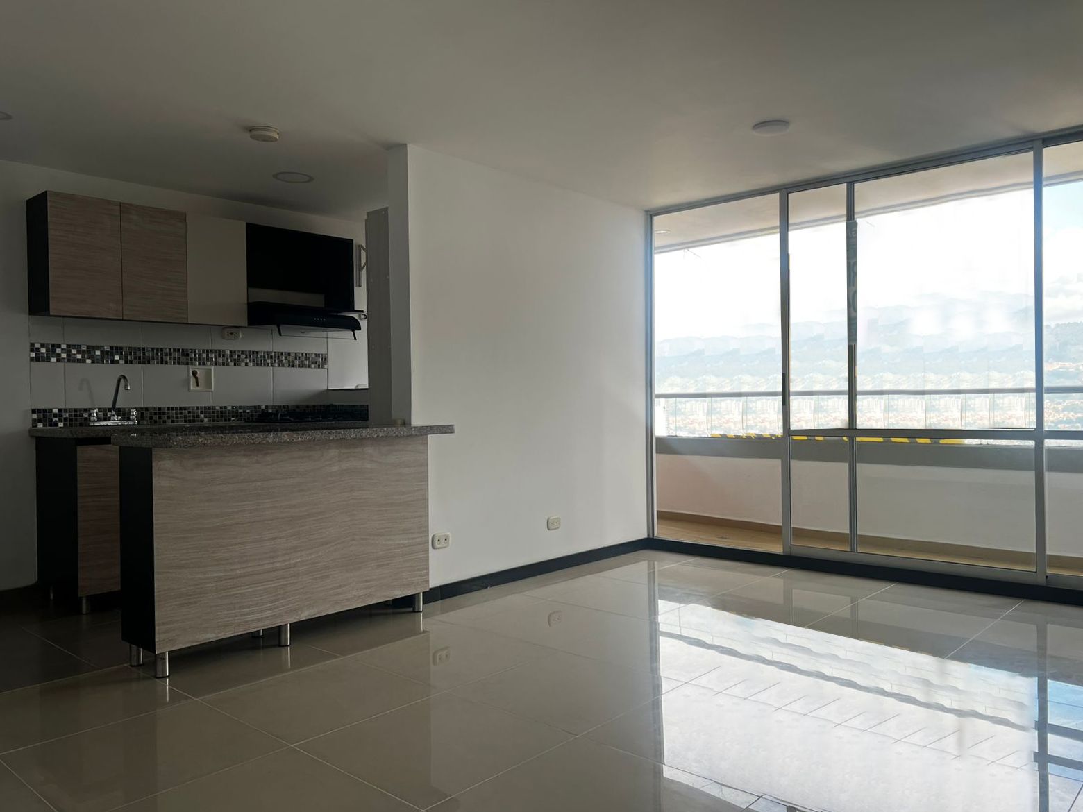 Apartamento en arriendo Antioquia Envigado Trianon 75 m2 Habitaciones 3 Baños 2 Garajes 1 Precio $2800000