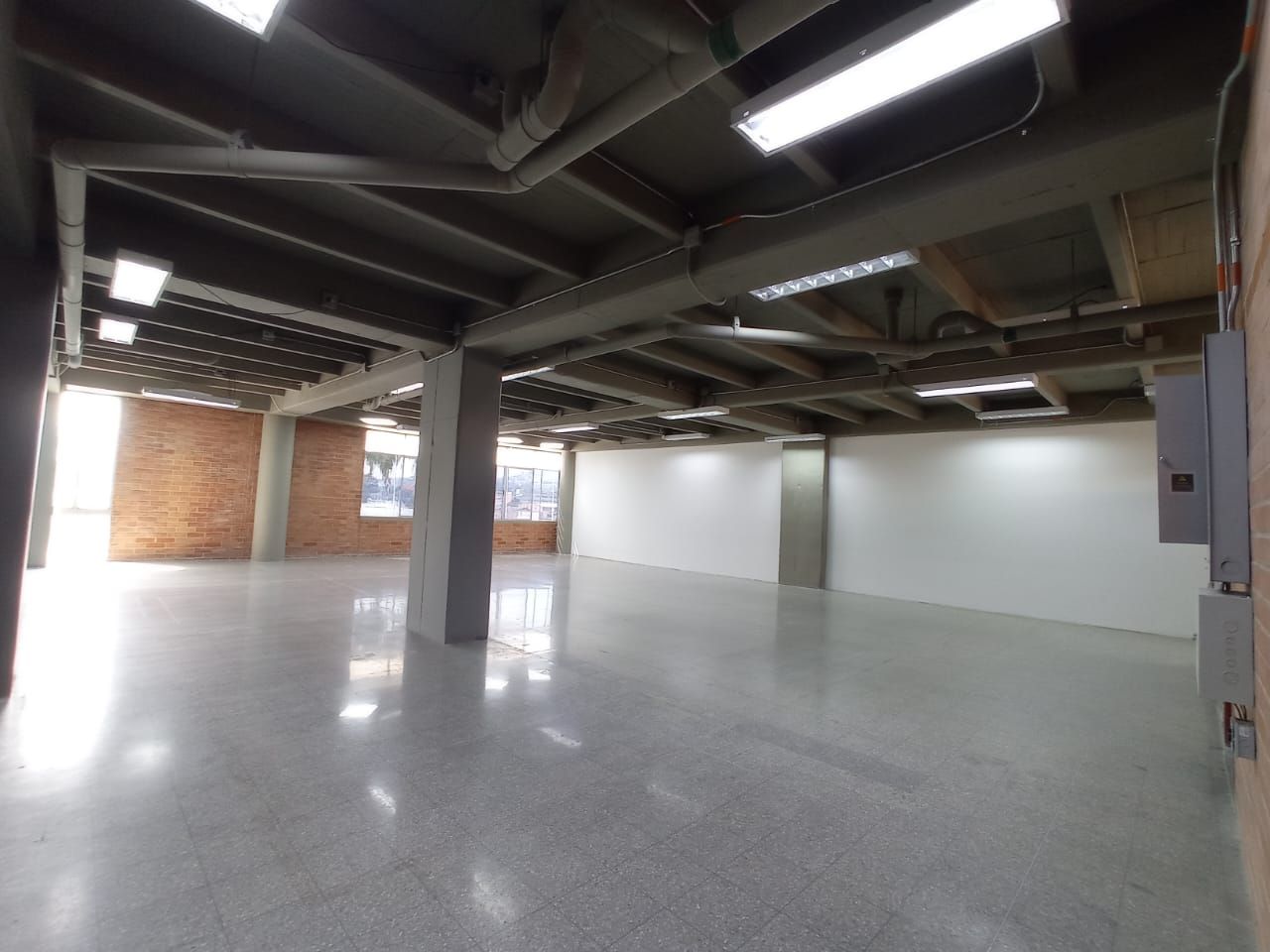 Local en arriendo Antioquia Medellín Noel 191 m2 Habitaciones 0 Baños 2 Garajes 3 Precio $14100000