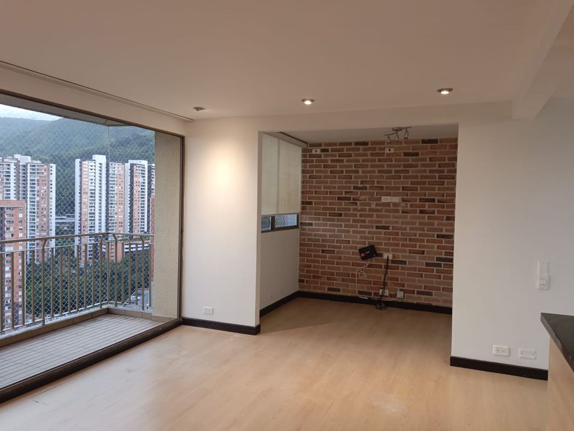 Apartamento en arriendo Antioquia Medellín Loma De Los Bernal 65 m2 Habitaciones 2 Baños 2 Garajes 1 Precio $3000000