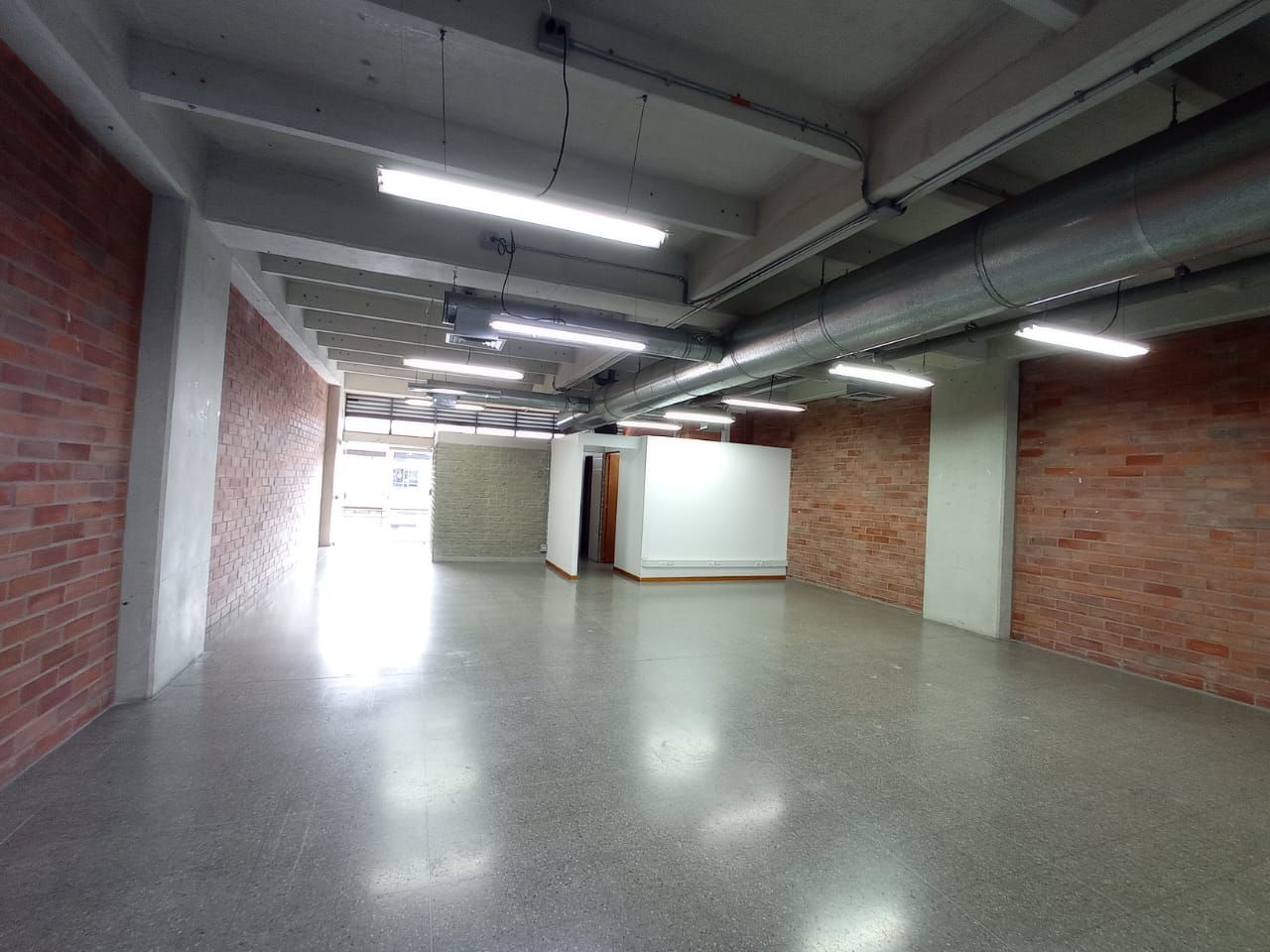 Local en arriendo Antioquia Medellín Shellmar 196 m2 Habitaciones 0 Baños 2 Garajes 3 Precio $14550000