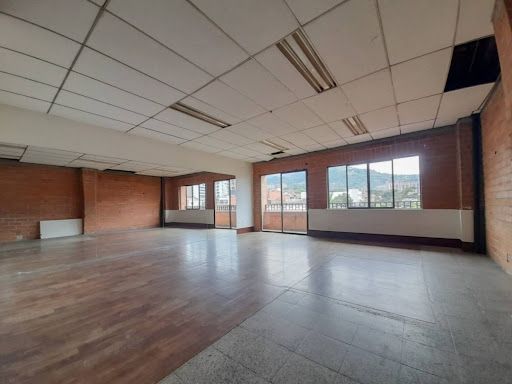 Local en arriendo Antioquia Envigado Zona Centro 900 m2 Habitaciones 0 Baños 4 Garajes 0 Precio $25000000