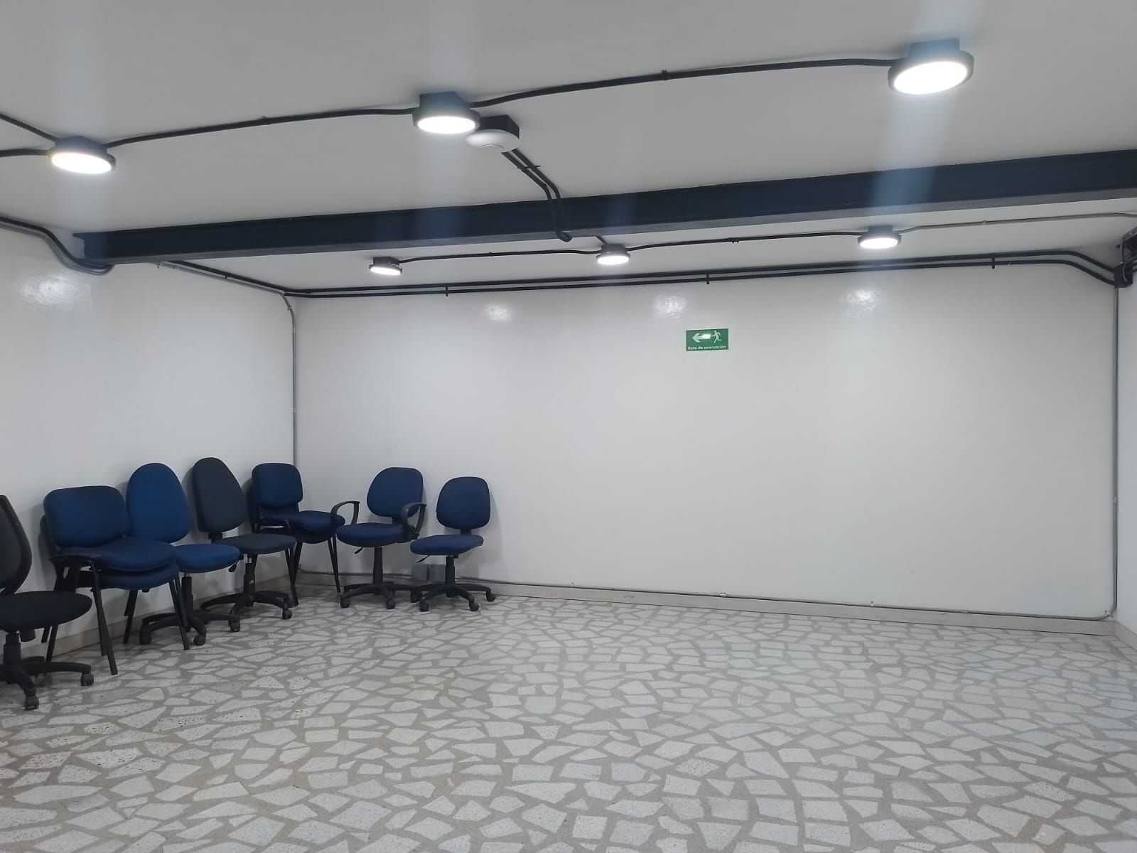 Oficina en arriendo Antioquia Medellín Estadio 200 m2 Habitaciones 0 Baños 2 Garajes 0 Precio $5200000