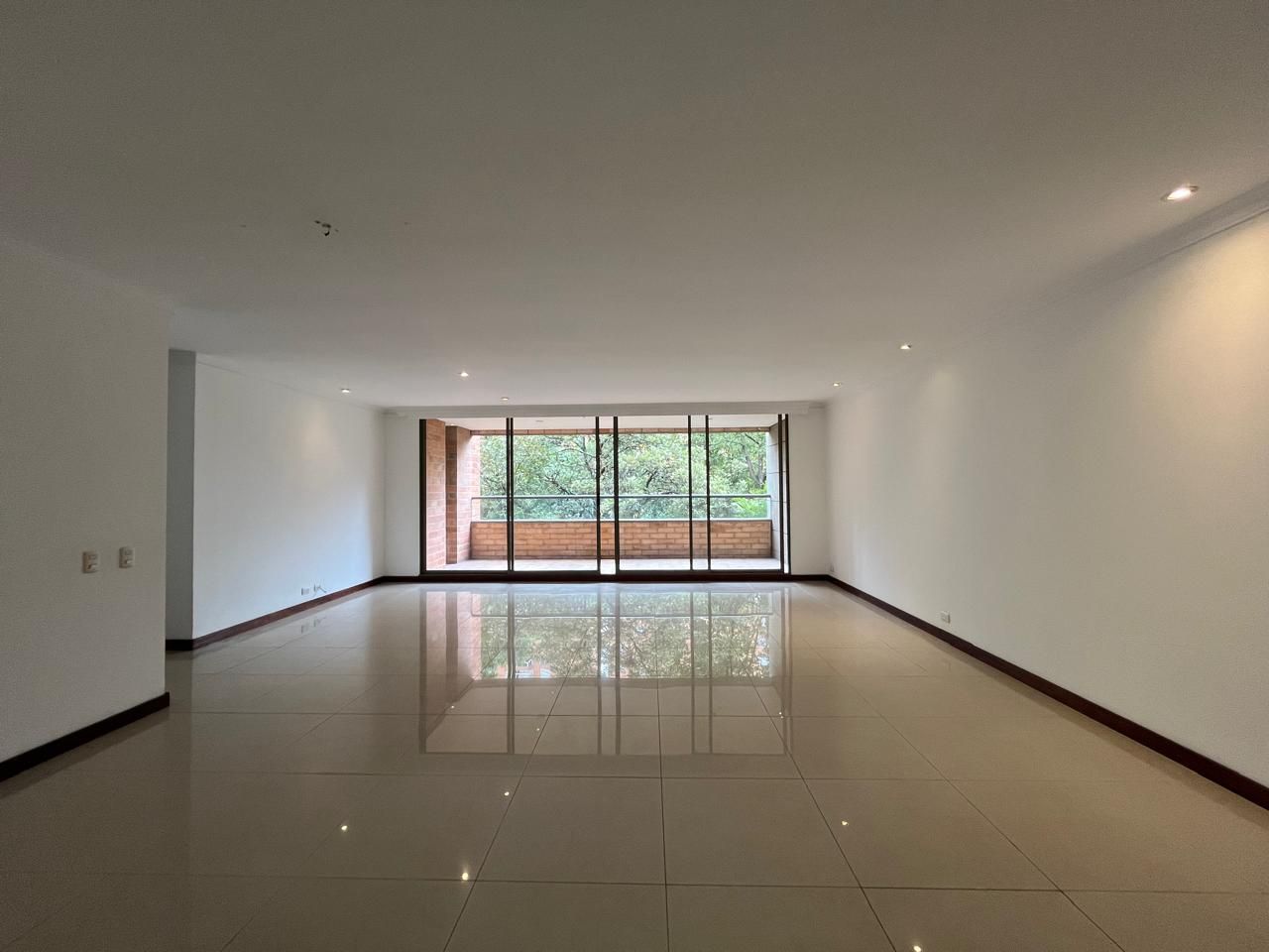 Apartamento en arriendo Antioquia Medellín Alejandria 156 m2 Habitaciones 3 Baños 4 Garajes 2 Precio $6700000