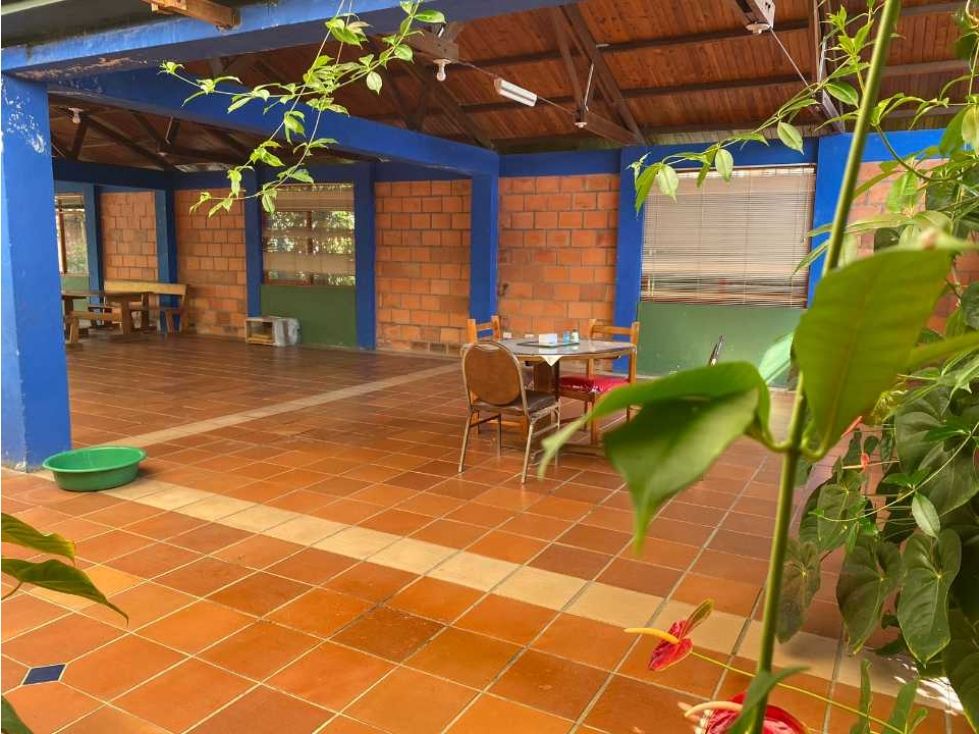 Finca en arriendo o venta Quindío Calarcá Calarcá 2352 m2 Habitaciones 20 Baños 10 Garajes 4 Precio venta $1030000000 Precio arriendo $7000000