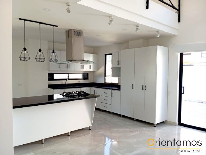 Casa en venta Antioquia Rionegro El Porvenir 375 m2 Habitaciones 4 Baños 4 Garajes 1 Precio $1600000000