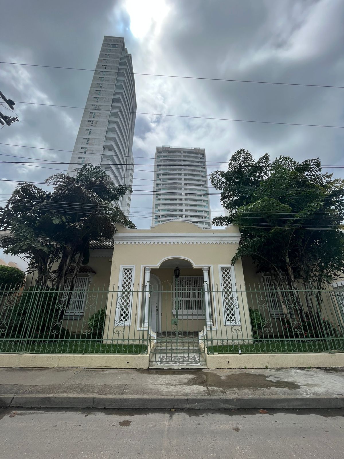 Casa en arriendo o venta Bolívar Cartagena Manga 163 m2 Habitaciones 3 Baños 4 Garajes 0 Precio venta $2147483647 Precio arriendo $20000000