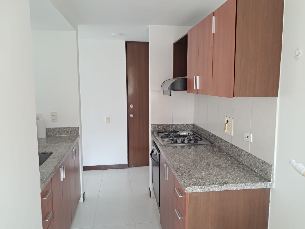 Apartamento en arriendo Antioquia Medellín Loma De Los Bernal 70 m2 Habitaciones 3 Baños 2 Garajes 1 Precio $2800000
