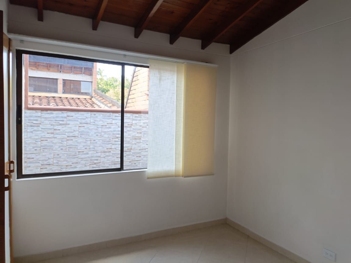 Casa en arriendo o venta Antioquia Medellín Loma De Los Bernal 190 m2 Habitaciones 3 Baños 3 Garajes 2 Precio venta $1100000000 Precio arriendo $5500000