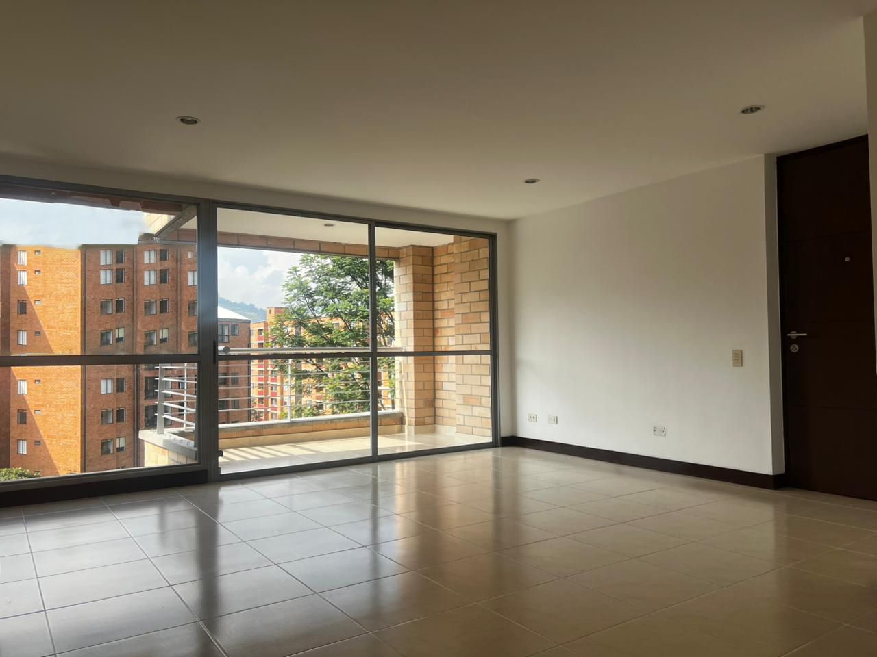 Apartamento en arriendo Antioquia Envigado Uribe Ángel 106 m2 Habitaciones 3 Baños 2 Garajes 1 Precio $4050000