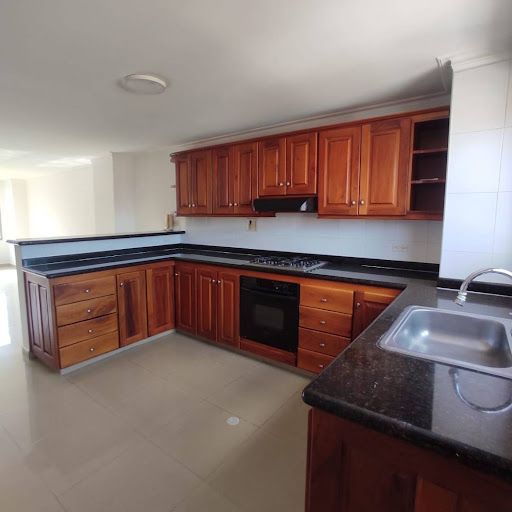 Apartamento en arriendo Antioquia Medellín Miravalle 106 m2 Habitaciones 3 Baños 2 Garajes 2 Precio $4000000