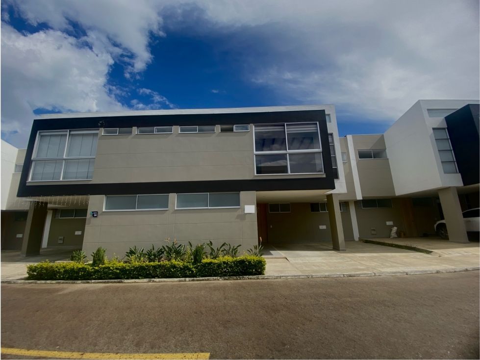 Casa en arriendo Antioquia Rionegro San Antonio 167 m2 Habitaciones 3 Baños 4 Garajes 2 Precio $5800000